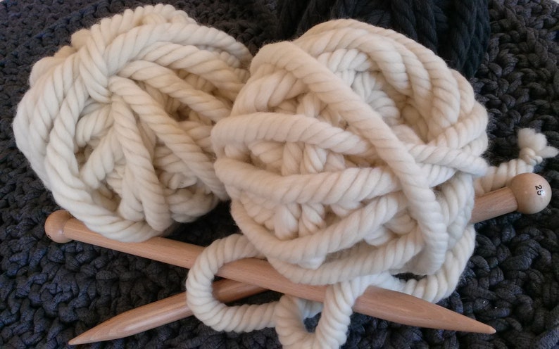 Laine XXL à tricoter, pure laine vierge mérinos jumbo/géant, laine mèche xxl naturelle, grosse pelote de laine mèche xxl écru, 250g/25m. image 3