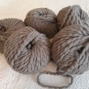 Knitting wool, super bulky virgin merino wicking wool, large brown xxl merino wicking wool, 100 g ball, 40 m.