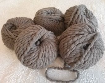 Knitting wool, super bulky virgin merino wicking wool, large brown xxl merino wicking wool, 100 g ball, 40 m.