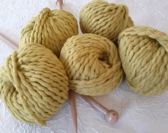Knitting wool, super bulky virgin merino wicking wool, large yellow xxl merino wicking wool, 100 g ball, 40 m.
