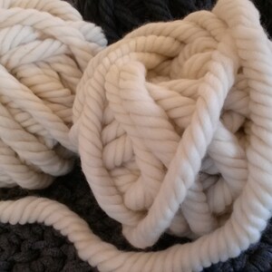 Laine XXL à tricoter, pure laine vierge mérinos jumbo/géant, laine mèche xxl naturelle, grosse pelote de laine mèche xxl écru, 250g/25m. image 7