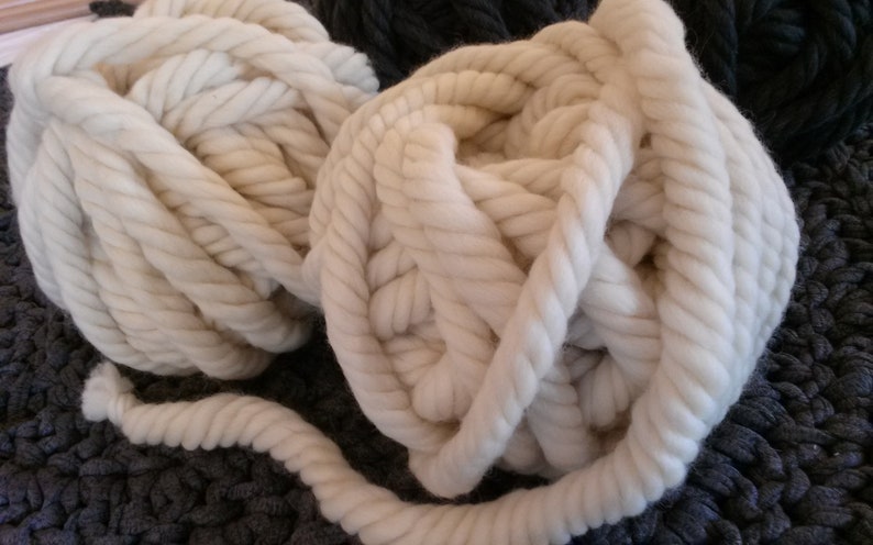 Laine XXL à tricoter, pure laine vierge mérinos jumbo/géant, laine mèche xxl naturelle, grosse pelote de laine mèche xxl écru, 250g/25m. image 7