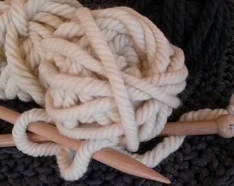 XXL knitting wool, pure virgin merino jumbo/giant wool, natural XXL roving wool, large ball of ecru XXL roving wool, 250g/25m.