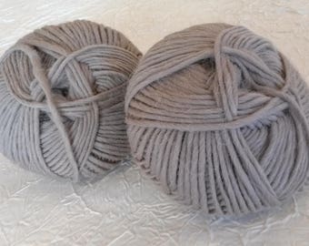 Lot 2 balls of wool roving Merino Alpaca bistre beige. 50 g ball.