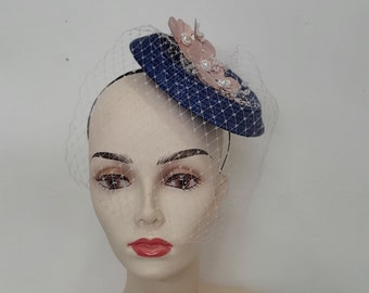 Retro fascinator wedding veil in midnight blue and pink, in sisal, "Milady fleurs" model, custom made item, custom made item