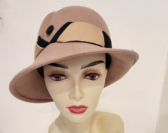 Retro beige camel and black hat in molded wool, city - wedding - ceremony, 100% wool