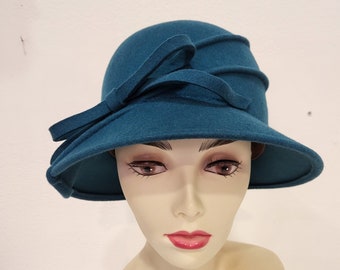 Duck blue hat in molded wool, city - wedding - ceremony, 100% wool