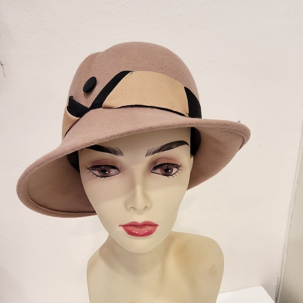 Chapeau rétro beige camel et noir en laine moulée, ville - mariage- cérémonie,  100% laine