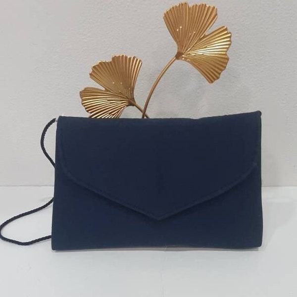 Marineblaue Clutch aus Leinen, Hochzeitszeremonie, „zentriertes asymmetrisches“ Modell, Sonderanfertigung, Einzelanfertigung