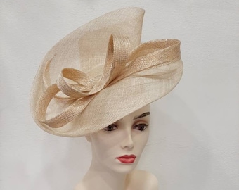 Natürlicher und goldener Fascinator, Sisal, Hochzeits-Cocktail-Zeremonie, „Double Scroll“-Form, nach Maß gefertigt, Einzelanfertigung