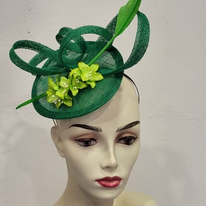 Bibi mariage vert, en sisal et plume, forme JASMIN, article fabriqué sur mesure, custom made item image 2