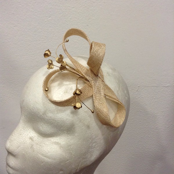 Golden wedding fascinator, gold fascinator, in sisal and flowers, wedding or ceremony, custom made item, custom made item