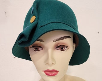 Green and mustard yellow hat in molded wool, city - wedding - ceremony, 100% wool