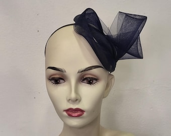 Navy blue sisal and horsehair wedding fascinator, suitable for weddings, cocktail parties, and ceremonies, Mademoiselle model, custom-made item.