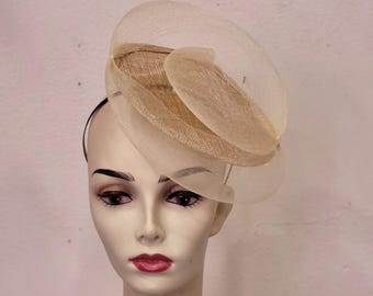 Gold and natural wedding fascinator, in sisal and horsehair, wedding model "Natacha", custom-made item