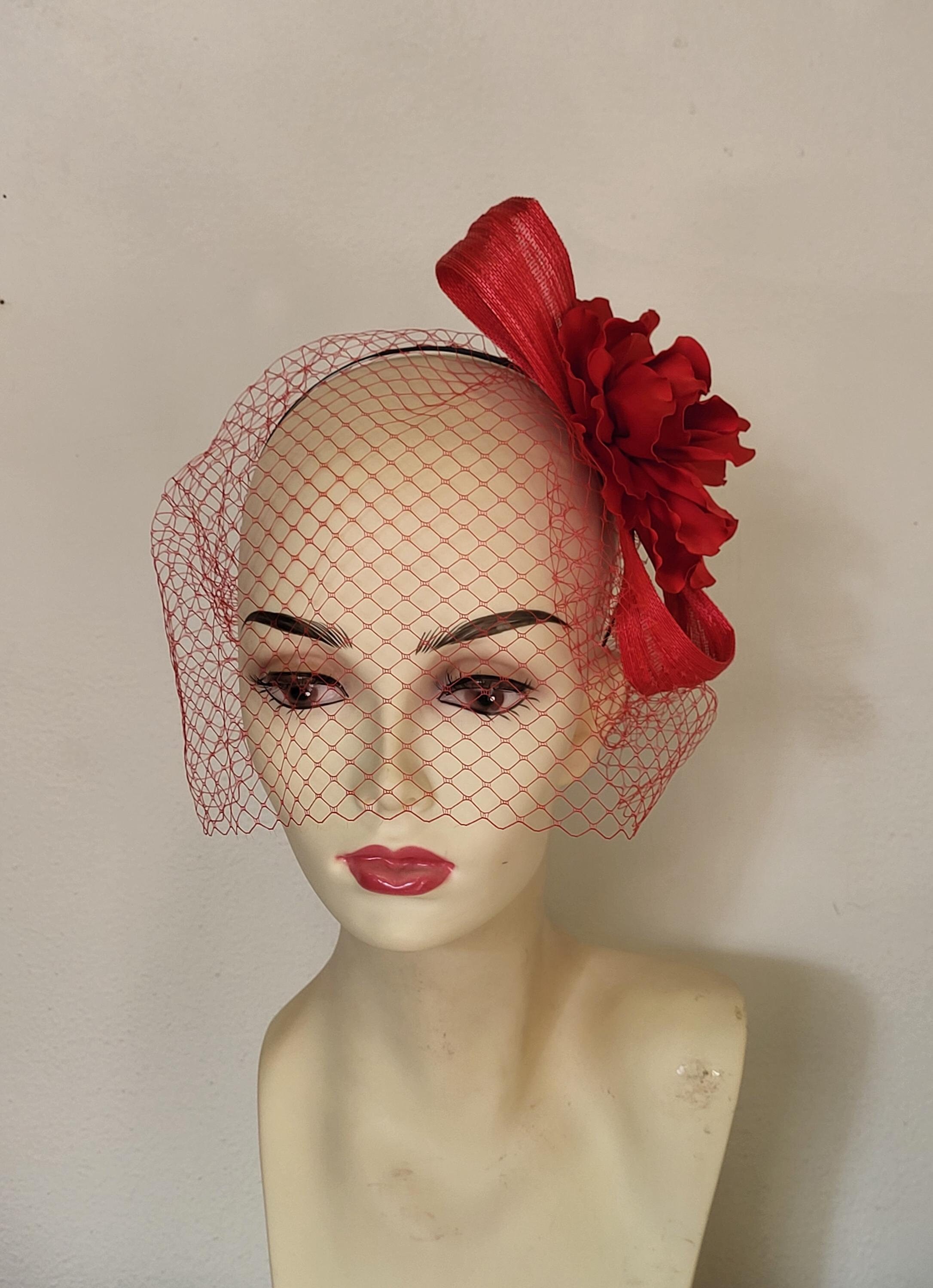 Bibi En Paille Rouge à Voilette Noire - Boules Velours Rouges - Vintage Très Bon état