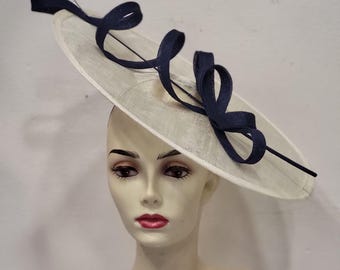 Off-white, ecru, and navy blue sisal fascinator, wedding/ceremony design, "Envolée Arabesques liane" collection, custom-made item