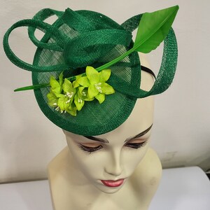 Groene bruiloft fascinator, in sisal en veren, JASMIN vorm, op maat gemaakt item, op maat gemaakt item afbeelding 7