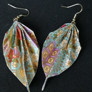 Orecchini origami, grandi foglie con carta washi tradizionale giapponese,  Regalo unico.