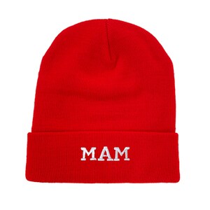 Mam geborduurde beanie mom wintermuts
