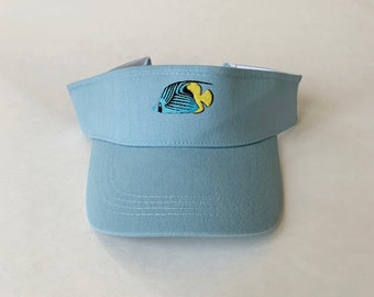 Visera de algodón con bordado de pez mariposa
