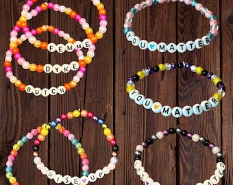 Braccialetti arcobaleno con perline queer per amicizia/convention/scambio