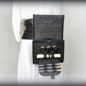 Alchemie Kasten, Elixiere, Hexenmeister, Alchemistentasche, Gürteltasche aus Leder, LARP LARP Tasche, Flaschenhalter, Schneller Versand per Kurier