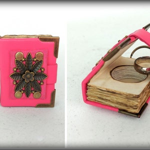 Buch Ringbox mit einer Blume, Geheimfach Miniaturbuch, Fantasy Ringbox, Mini Leder Buch Schlüsselanhänger, Schneller Versand per Kurier
