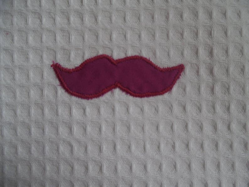 Serviette invité /essuie mains moustache violine grand modele image 3