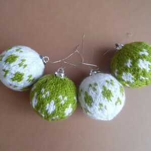 Lot de 4 boules de noël tricot blanc et vert