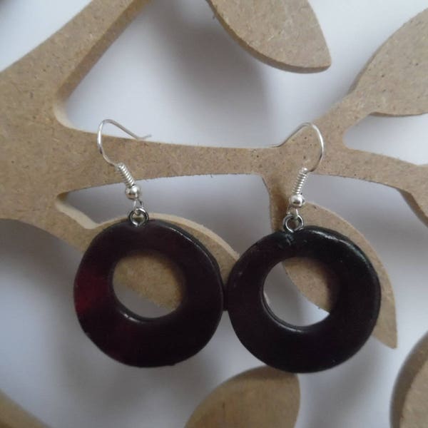 Boucles d'oreilles percées pâte fimo rouge et noir