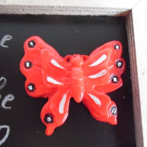 Plaque de porte ardoise papillon rouge image 3