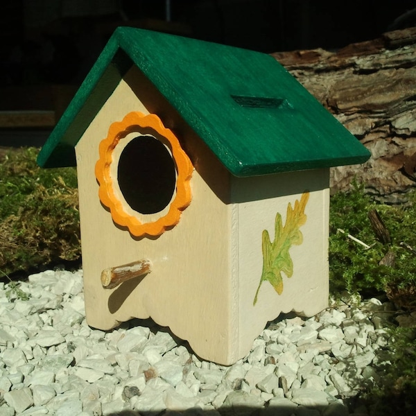 cabane à oiseaux tire-lire en bois peint et vernis