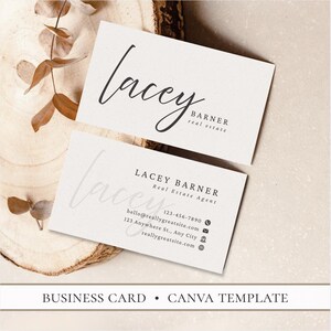 Puede incluir: Dos tarjetas de visita rectangulares blancas con texto en negro. La tarjeta superior muestra el nombre Lacey Barner Real Estate en una fuente manuscrita y serif. La tarjeta inferior incluye el nombre, cargo, teléfono, email y dirección.