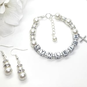 Personalized Baptism Bracelet, First Communion Bracelet, Girls Name Bracelet, Flower Girl Gift, White Bracelet, Pearl Jewelry, Name Bracelet