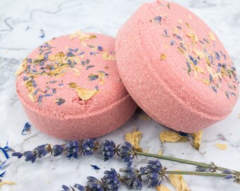 Natural Lavender Bath Bomb: Relaxing Sea Salt Bath Soak, Eco-Friendly Gift, Large Floral Bath Fizzy