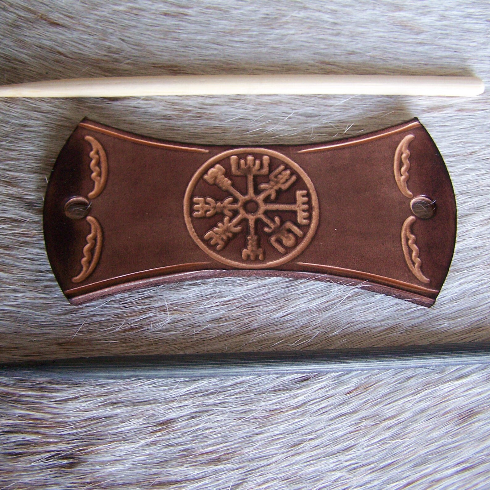 Graues und schwarzes Leder-Barrette Vegvisir Wikinger Runes | Etsy