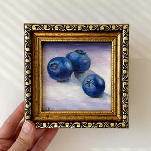 Pintura a óleo de mirtilo com frutas, natureza morta, pequena arte de cozinha - Mini pintura a óleo original emoldurada, pintura azul, arte de mirtilo empastada