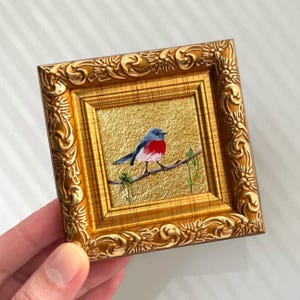 Pintura de Robin de cabeça vermelha Mini com folha de ouro - original emoldurada 2x2 Pequena pintura Arte de Robin Pintura a óleo original Arte de pássaro de cozinha pequena