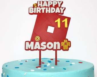 Topo de bolo inspirado no jogo Roblox | Nome e idade personalizados | Topo de bolo personalizado impresso em 3D para gamers | Decoração de aniversário com tema "R" | Lembrancinhas de festa