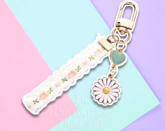 Dainty Daisy - Keychain