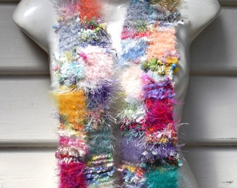 Écharpe, écharpe tricotée à la main, écharpe en patchwork, bohème, OOAK, vêtements d'hiver, accessoire, multicolore, vêtements pour femmes, tons pastel, multitexture.