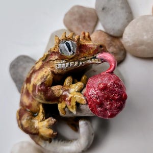 Crested Gecko Pendant- Popcicle Pendant- Crested Gecko Necklace- Lizard Necklace- Crested Gecko Art- Crested gecko icecream- dessert gecko