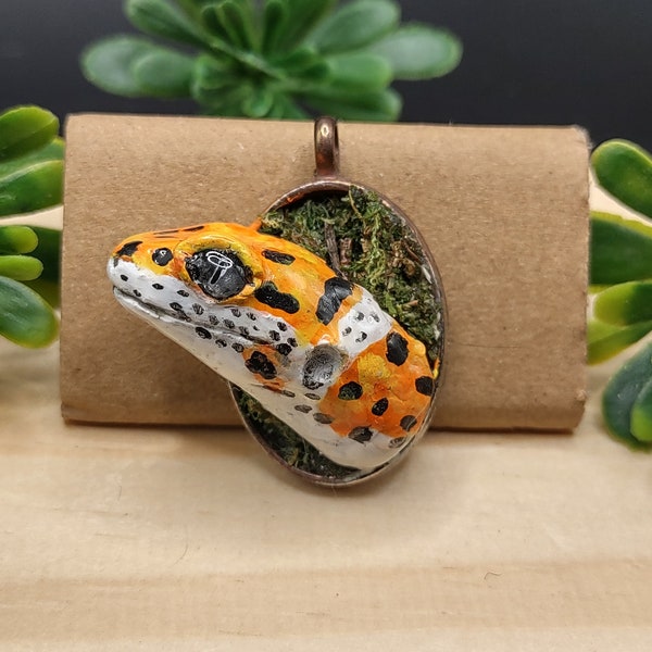 OOAK Leopard Gecko  bust pendant, leopard gecko necklace, gecko art, lizard art, gecko jewelry, leopard gecko art, leopard gecko pendant