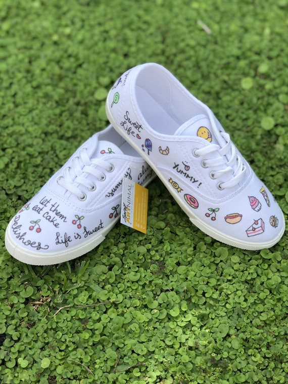 white canvas shoes size 4