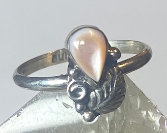 Mother of pearl Ring size 3.25 leaf teardrop southwest pinky sterling silver women girl j