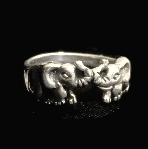 Vintage Elephant Ring Size 6 sterling silver Elep… - image 2