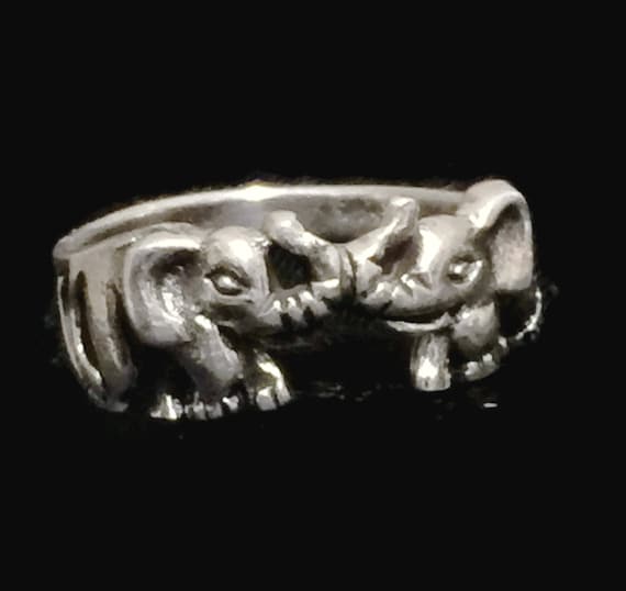 Vintage Elephant Ring Size 6 sterling silver Elep… - image 1