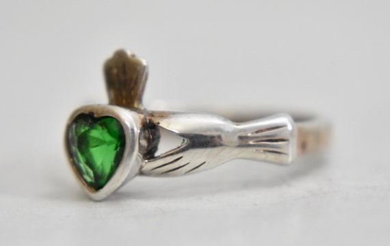 Claddagh ring vintage green crystal sterling silv… - image 8