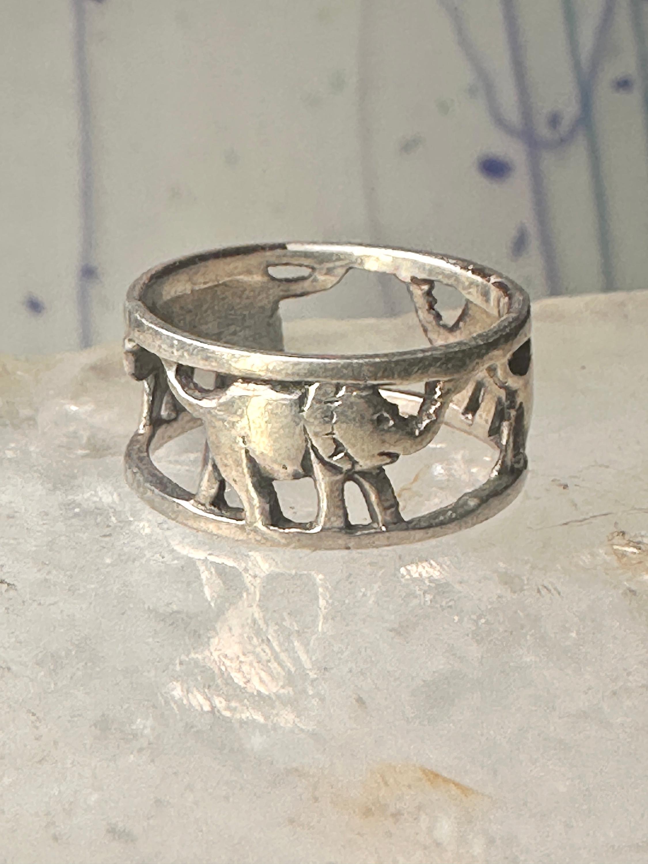 Anello con fascia in oro a forma di elefante: gioiello unisex con simbolo portafortuna, - Italia
